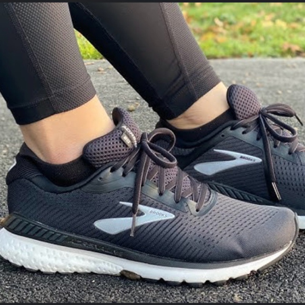 BROOKS WOMEN'S ADRENALINE GTS 20 Size 9.5